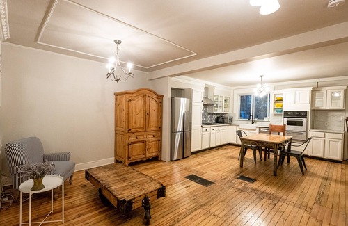 Prospect-Lefferts Gardens Historic District Appartement | Brooklyn Brownstone Full Floor Apartment - wifi gratuit et café. Prospect Park.