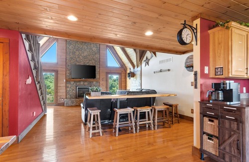 Perry Park Cabine | Pet + Family Friendly, 4 mins to Golf, on the Bourbon Trail, & close to the Ark!