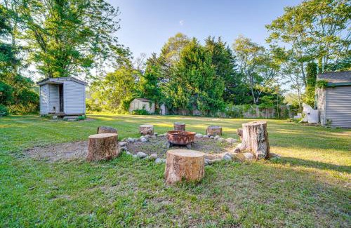 West Tuckerton Maison | Pet-Friendly Little Egg Harbor Home with Fenced Yard