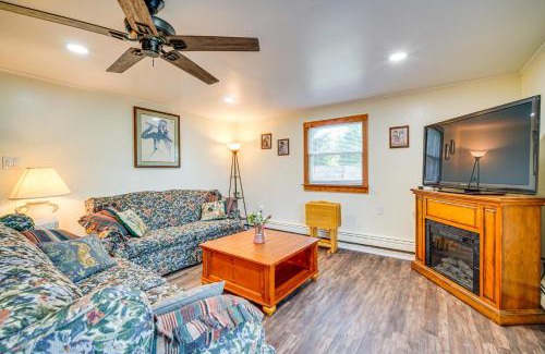 West Tuckerton Maison | Pet-Friendly Little Egg Harbor Home with Fenced Yard
