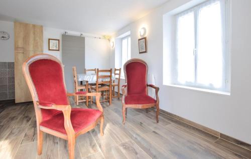 Saint-Christophe-du-Foc Appartement | Pet Friendly Apartment