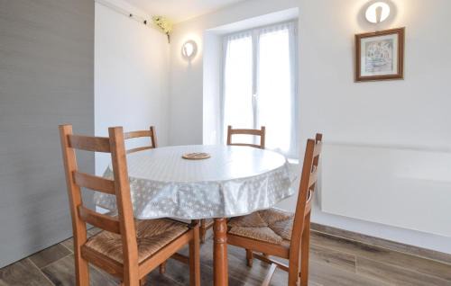 Saint-Christophe-du-Foc Appartement | Pet Friendly Apartment