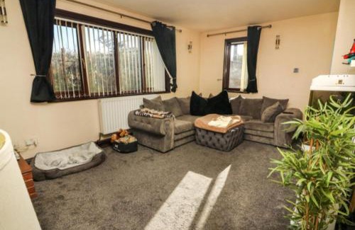 Purleigh Maison | Pet Friendly Home in Chelmsford-Hot Tub-Sleeps 6