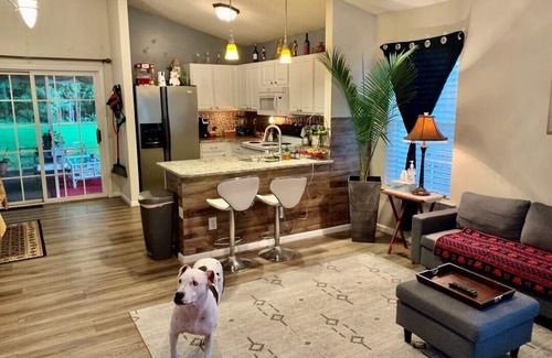 Apex Maison | Pet friendly 1,150 sqft one story, 3 bedrooms, 2 full bath home