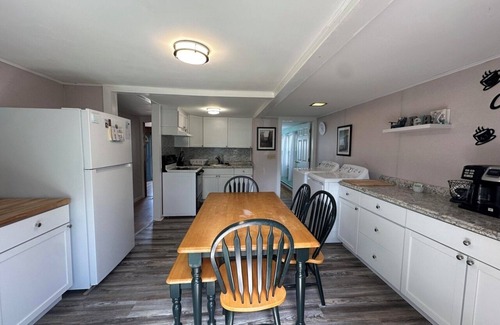 Ogunquit Maison | Pet-friendly 2-bedroom house in Ogunquit steps from Footbridge Beach