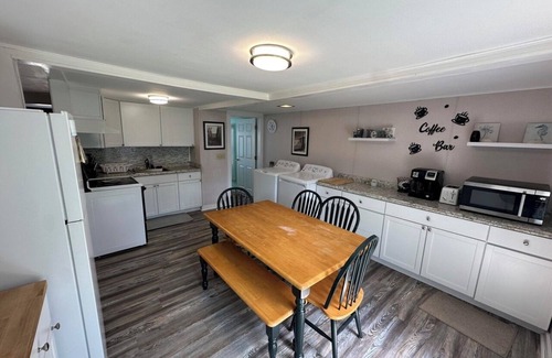Ogunquit Maison | Pet-friendly 2-bedroom house in Ogunquit steps from Footbridge Beach