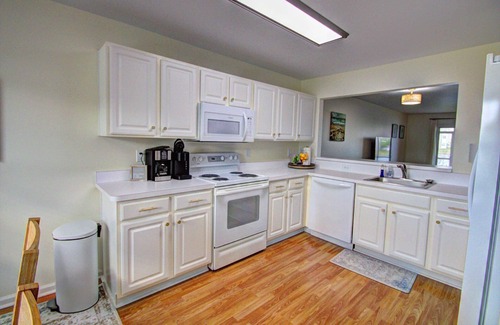 Ocean View Copropriété | Pet Friendly, 2 Kayaks, 2 SUPS, Pool, Kids' Pool, Free* Golf & Activities, 10 Mins to Beach, 1st Fl.