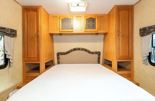 Miller Beach Hôtel | Pet-Friendly 2BR Camper with Fire Pit and Grill