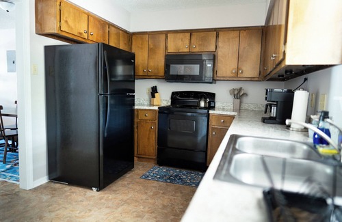 Mobile Appartement | Pet-Friendly 2BR Retreat | Mobile Comfort