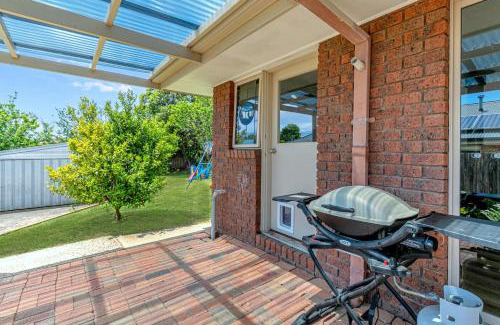 Clifton Springs Maison | Pet Friendly 3 bedroom house with large backyard
