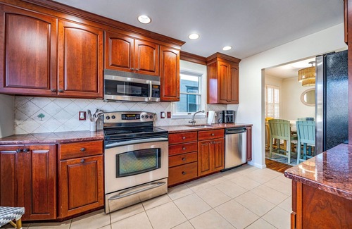 North End Copropriété | Pet-Friendly 3BR/2BA Condo w/ Fireplace in OCNJ North End
