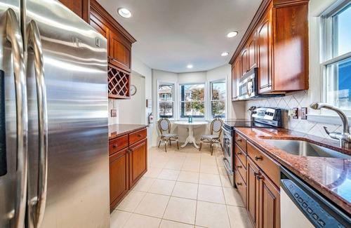 North End Copropriété | Pet-Friendly 3BR/2BA Condo w/ Fireplace in OCNJ North End