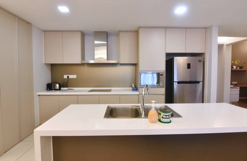 Golden Triangle Appartement | Pet Friendly, Comfy 3BR Apt, Bathtub & Parking