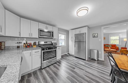 West Mifflin Maison | Pet-Friendly 4BR Near Kennywood & Pittsburgh home