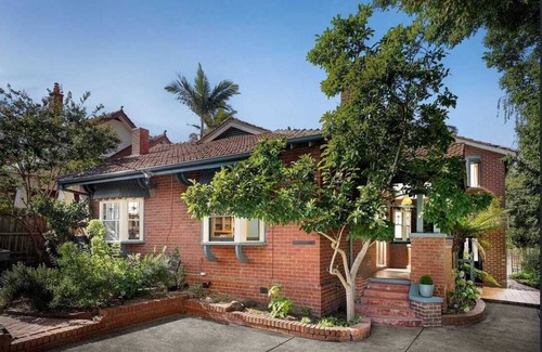 Essendon Maison | Pet Friendly 5 bedroom historical home with unheated pool.