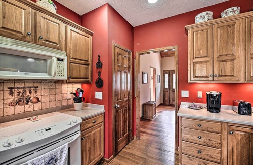 Abingdon Maison | Pet-Friendly Abingdon Abode w/ Yard & Grill!