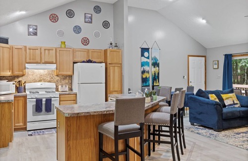 Albrightsville Maison | Pet-Friendly Albrightsville Ranch with Open Kitchen, Fireplace, BBQ & Game Room