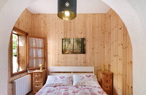 Borzonasca Appartement | Appartement pour animaux de compagnie avec vue sur la montagne et piscine partagée