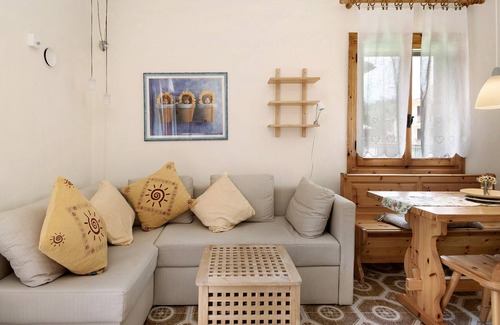 Borzonasca Appartement | Appartement adapté aux animaux domestiques avec vue sur les montagnes, piscine partagée et Wi-Fi.
