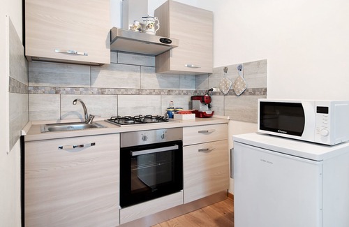 Borzonasca Appartement | Appartement adapté aux animaux domestiques avec vue sur les montagnes, piscine partagée et Wi-Fi.
