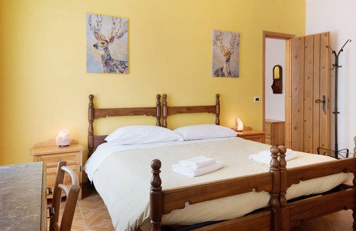 Borzonasca Appartement | Appartement adapté aux animaux domestiques avec vue sur les montagnes, piscine partagée et Wi-Fi.