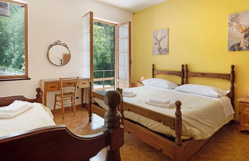 Borzonasca Appartement | Appartement adapté aux animaux domestiques avec vue sur les montagnes, piscine partagée et Wi-Fi.