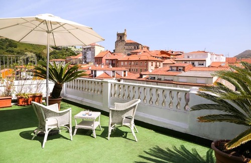 Laredo Appartement | Appartement "Ático en el centro de Laredo" avec vue montagne et terrasse.