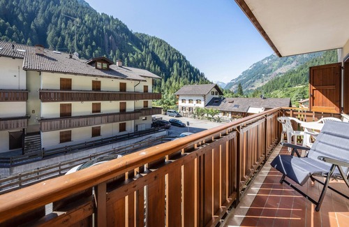 Predazzo Appartement | Pet-friendly Apartment "Appartamento di Viola ed Elia" with Mountain View & Balcony