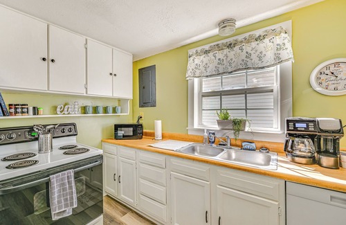 Boonville Appartement | Pet-Friendly Apt: Yard & Fire Pit in Boonville