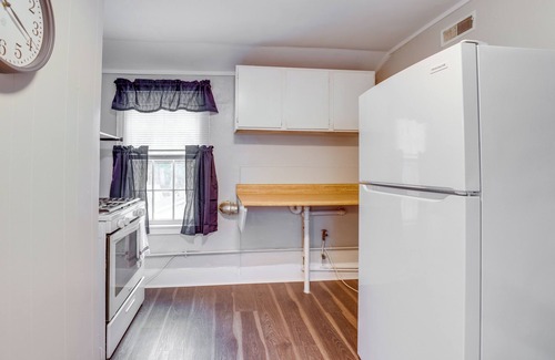 Auburn Appartement | Pet-friendly Auburn Apartment w/ Balcony!