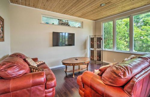 Apache Shores Maison | Pet-Friendly Austin Home with Deck, Yard, and Views!