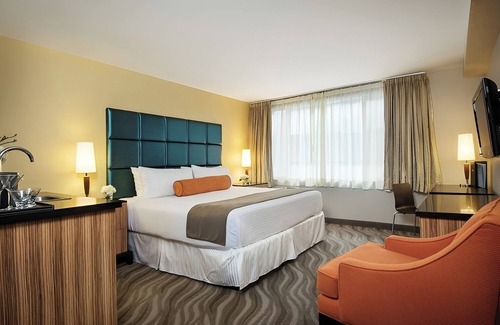 Little Italy Hôtel | Pet-Friendly Boutique King Room Near County Trolley, Zoo and Harbor Views