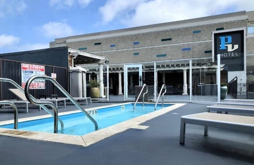 Little Italy Hôtel | Pet-Friendly Boutique King Room Near County Trolley, Zoo and Harbor Views