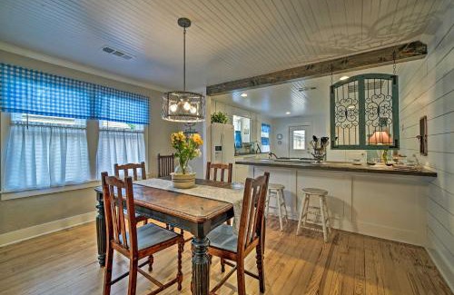 Brenham Maison | Pet-Friendly Brenham Cottage with Yard!
