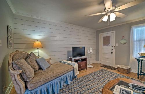 Brenham Maison | Pet-Friendly Brenham Cottage with Yard!