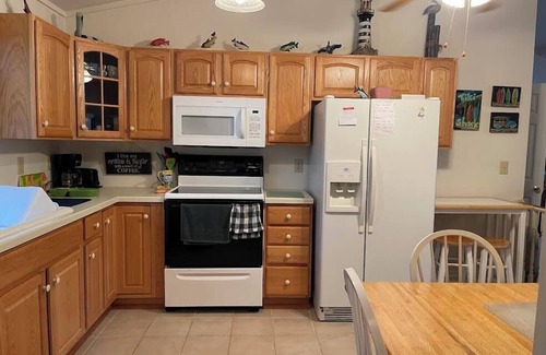 Broadkill Beach Maison | Pet friendly, Broadkill Beach rental with a large screened in area and open deck!