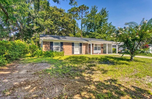 Country Club Estates Maison | Pet-Friendly Brunswick Retreat with Gas Grill!