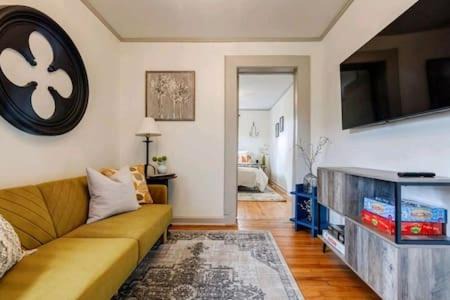 Old Fourth Ward Maison | Pet Friendly Bungalow Steps to Inman Park
