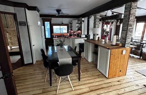 Brownsburg-Chatham Chalet De Ski | Pet-Friendly, Secluded Waterfront Cottage with Modern Amenities & Cozy Fireplace