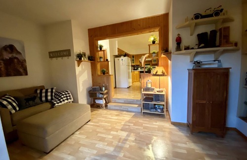 Kohls Ranch Cabine | Pet-friendly cabin by the creek backing forest service