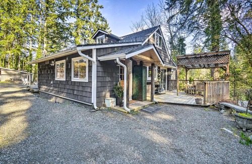 Fox Island Maison | Pet-Friendly Cabin Minutes to Gig Harbor!