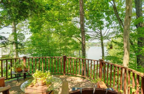 Athens Maison | Pet-Friendly Cabin Overlooking Sleepy Hollow Lake