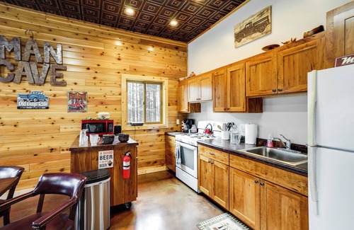 Pepin Cabine | Pet-Friendly Cabin Retreat: Walk to Lake Pepin!