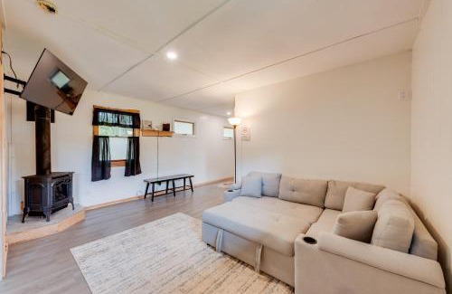 Hillsgrove Maison | Pet-Friendly Cabin with Grill in Hillsgrove