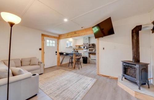 Hillsgrove Maison | Pet-Friendly Cabin with Grill in Hillsgrove