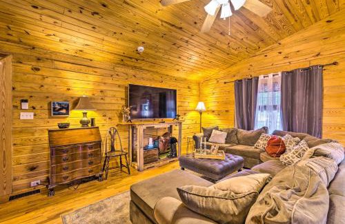 Cabot Maison | Pet-Friendly Cabot Cabin with Fenced Yard!