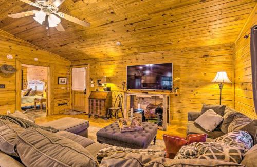Cabot Maison | Pet-Friendly Cabot Cabin with Fenced Yard!