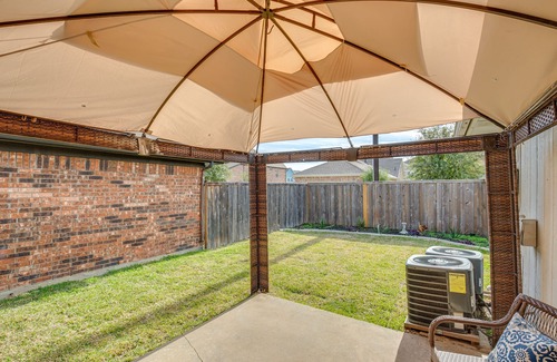 North Central Carrollton Maison | Pet-Friendly Carrollton Home w/Fenced Backyard!
