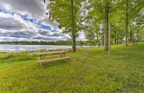 Cassopolis Maison | Pet-Friendly Cassopolis Escape with Lake Access