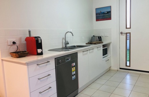 Queanbeyan East Maison | Perfect pet safe getaway